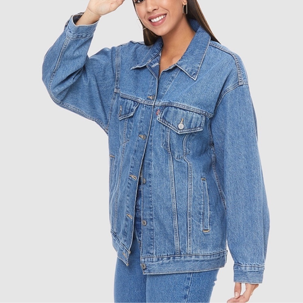 Levis Women’s Baggy Trucker Denim Jacket - Picture 4 of 15